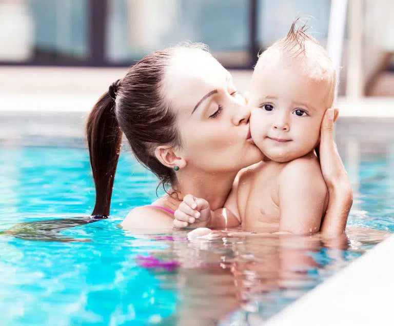 Mit Baby ins Schwimmbad – ab wann?