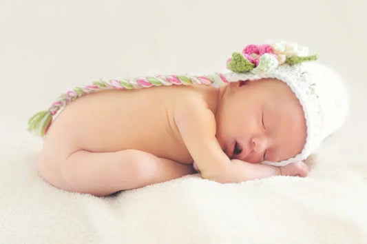 Baby zuckt im Schlaf – Training der motorischen Fähigkeiten